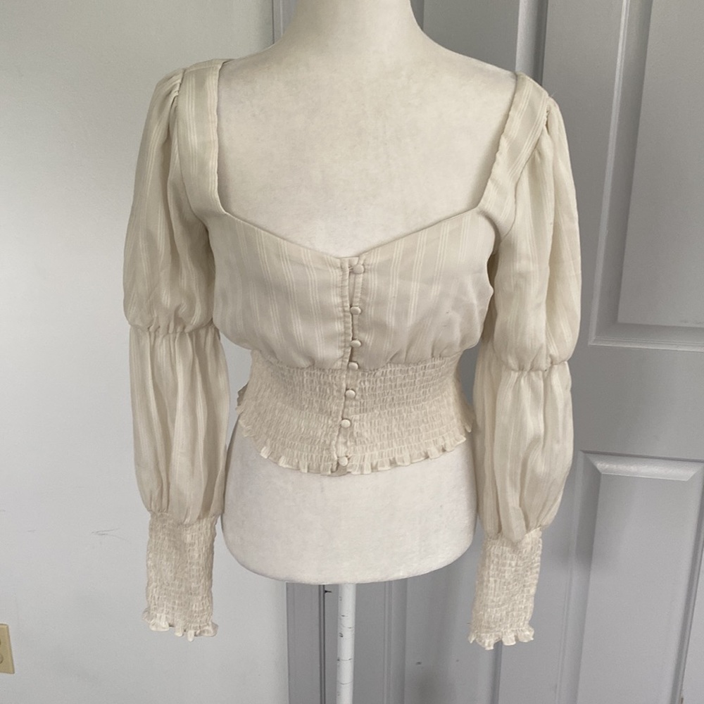 Adorable off white long sleeve blouse - Picture 2 of 5